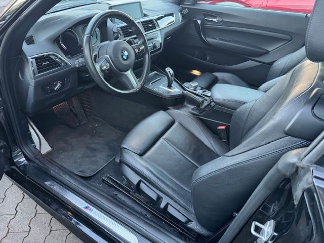 Fahrzeugabbildung BMW 220i Cabrio M Sport H/K LED NAV PDC SHZ 18"