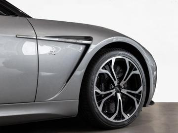2013 Aston Martin V12 VANTAGE 照片 10