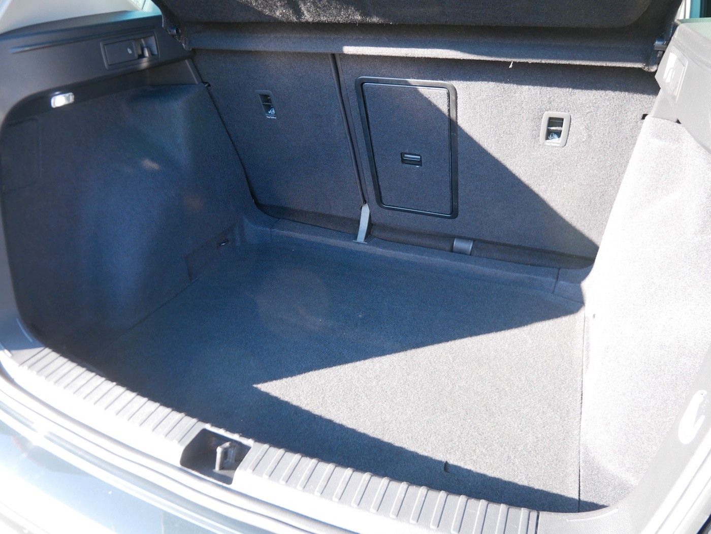 Fahrzeugabbildung SEAT Ateca 2.0 TDI Xperience AHK ACC SHZ 360°Kamera