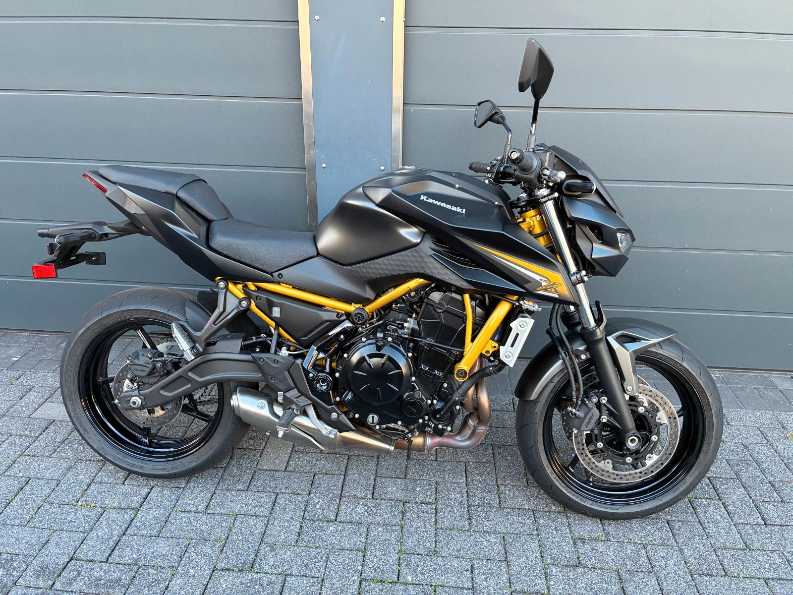 Kawasaki Z650 S 1.Hand nur 1100 Km Quickshifter