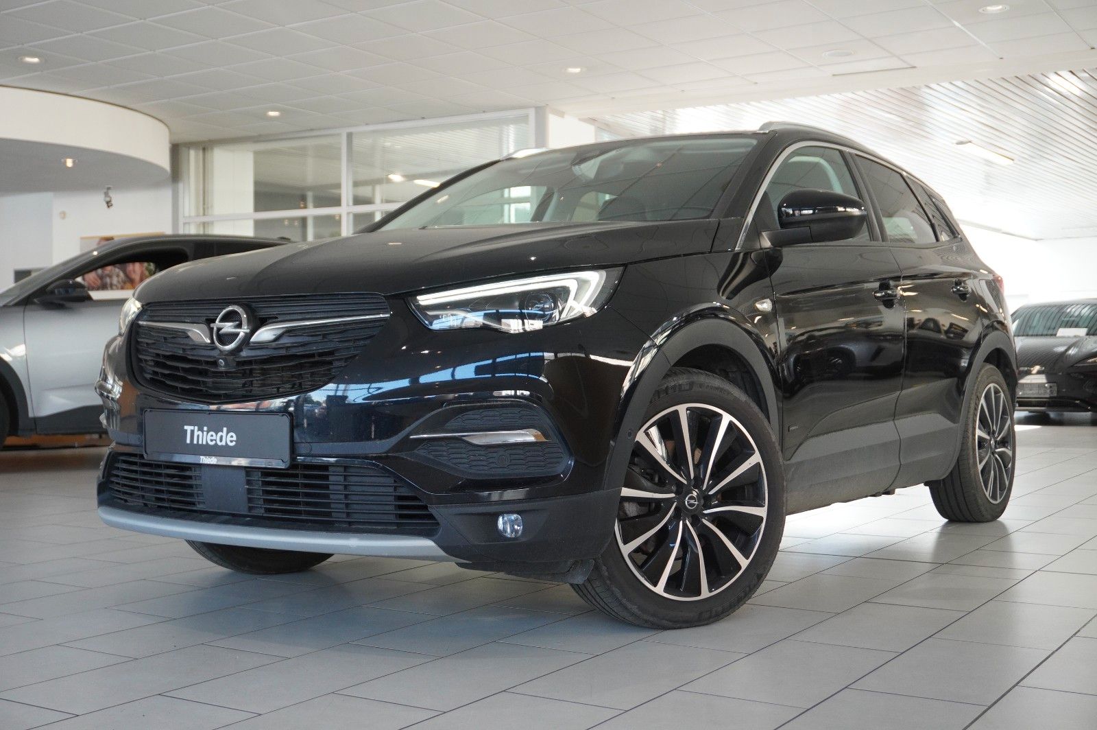 Fahrzeugabbildung Opel Grandland (X) ULTIMATE 4HYBRID NAVI/LED/360°/SHZ