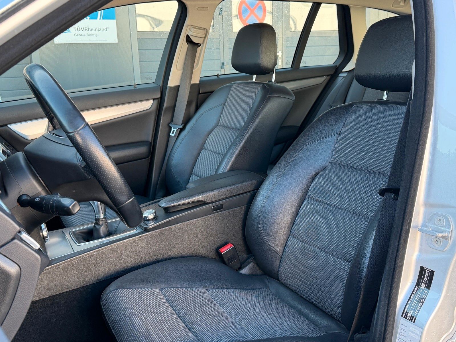 Fahrzeugabbildung Mercedes-Benz C180 CGI AVANTGARDE *Klima*Sitzhzg*AHK*PDC*USB*