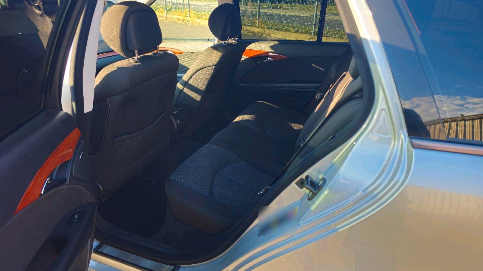 Mercedes-Benz E220 2008 — photo 12