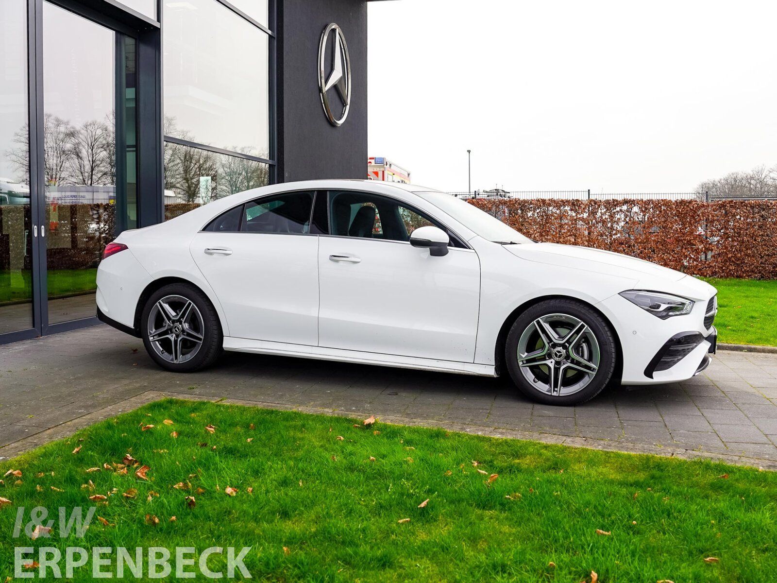 Fahrzeugabbildung Mercedes-Benz CLA 180 Coupé AMG Premium Pano Keyless LED