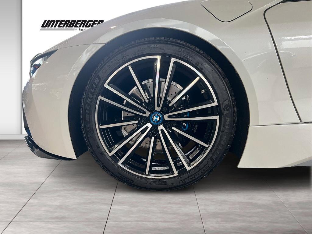 BMW i8 Facelift Coupe Kristallweiß