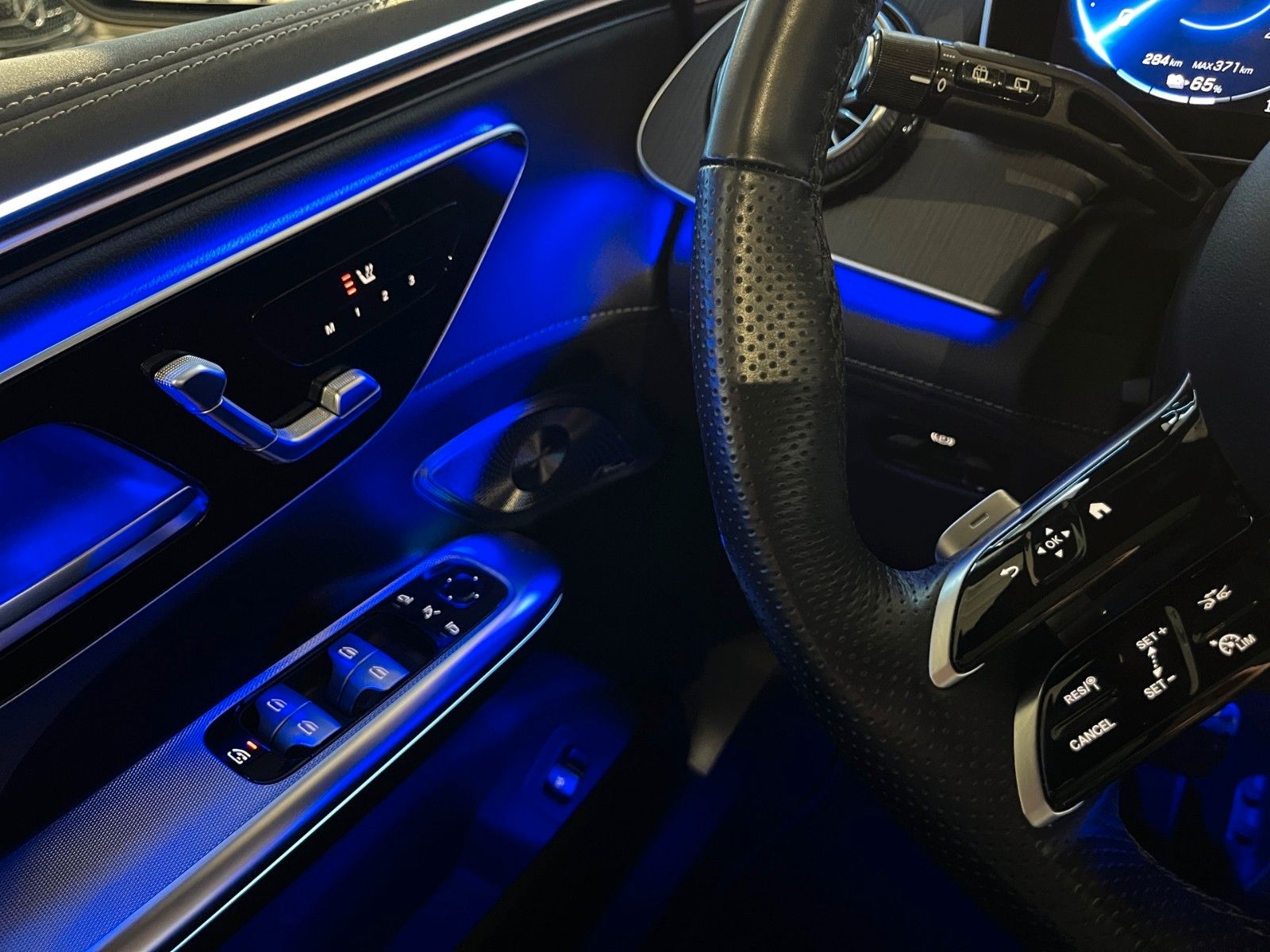 Fahrzeugabbildung Mercedes-Benz EQE 350+ SUV Edition AMG ACC Pano Burm. 4xSitzh.