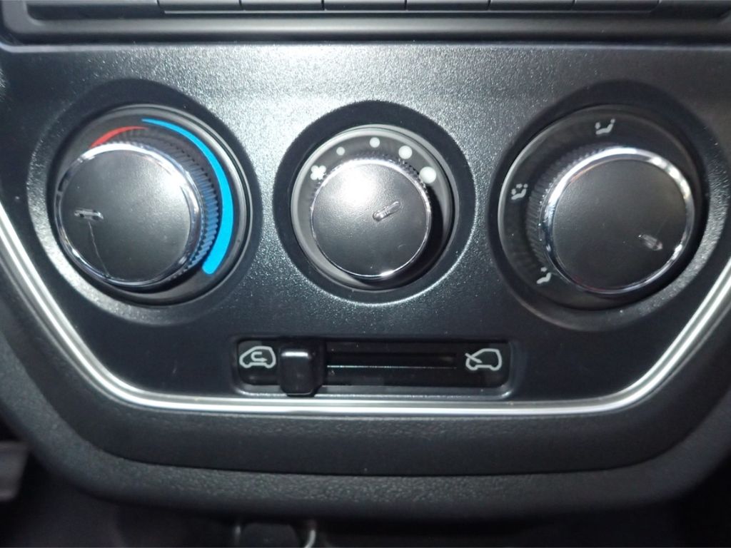 Fahrzeugabbildung Piaggio Porter NP6 Allrad 3-Seitenkipper LPG Singlewheel