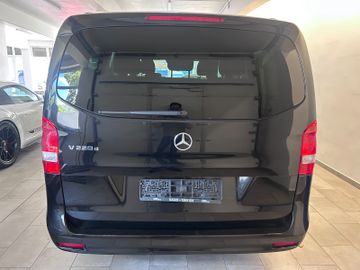 Mercedes V 220 - 3