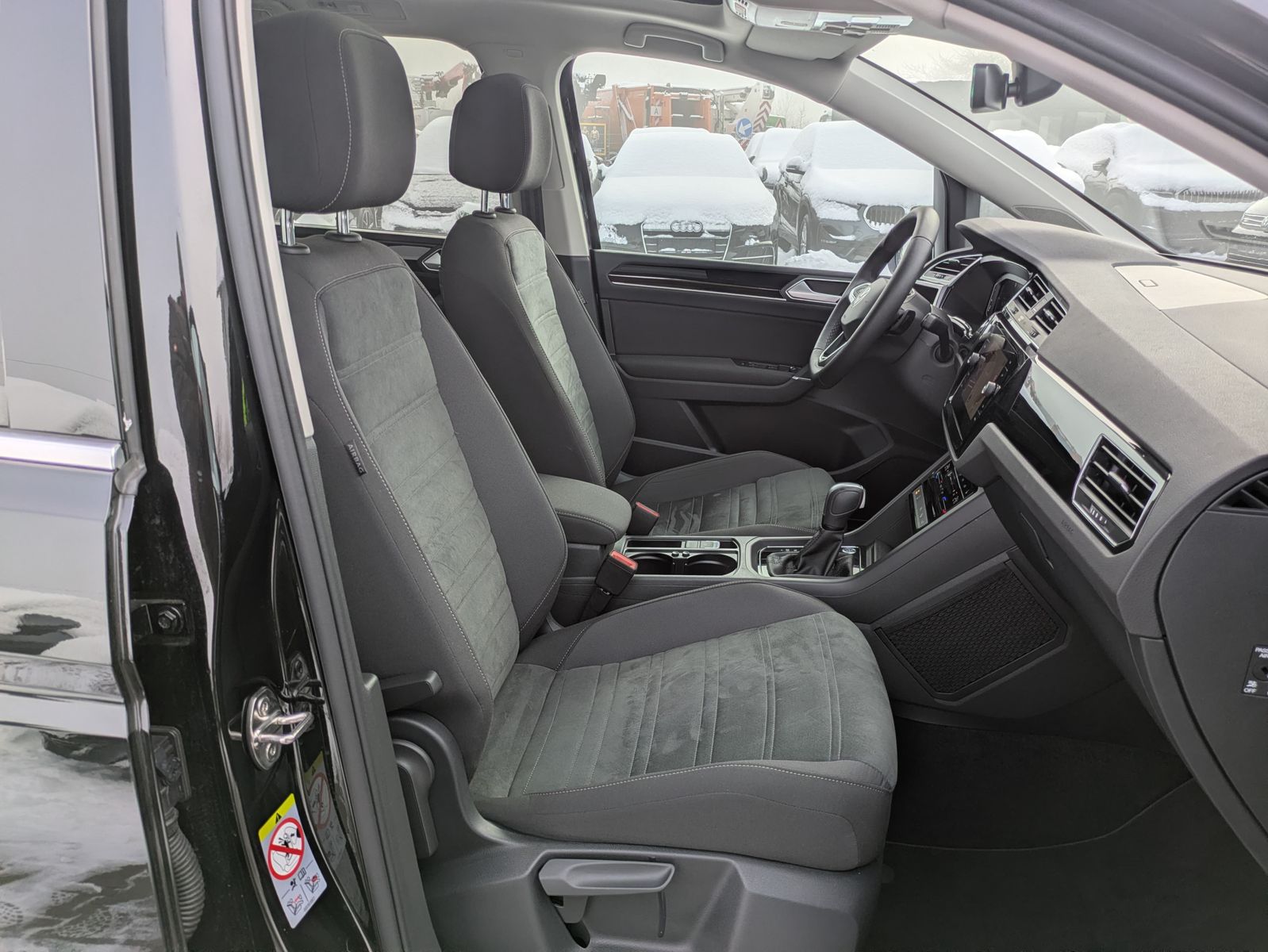 Fahrzeugabbildung Volkswagen Touran 2.0 DSG R-Line High. Pano 7-Si IQ.Dri AHK