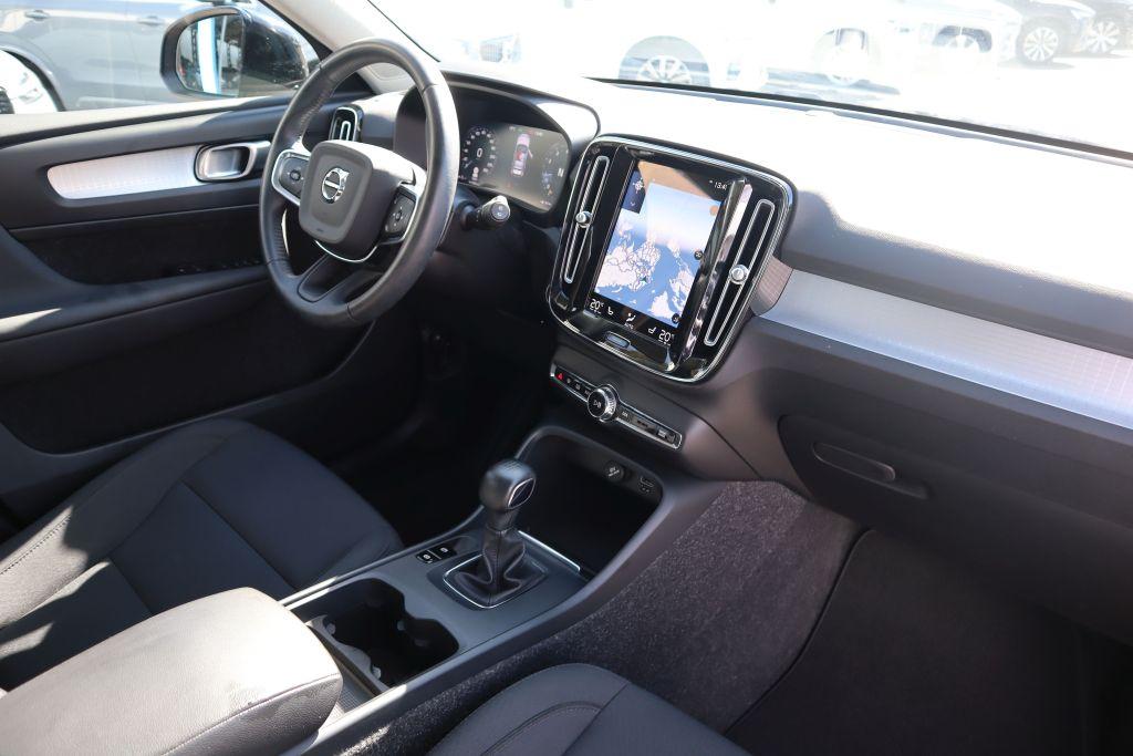 Volvo XC40 T3 Momentum Pro |PANORAMA|R-KAMERA|NAVI|