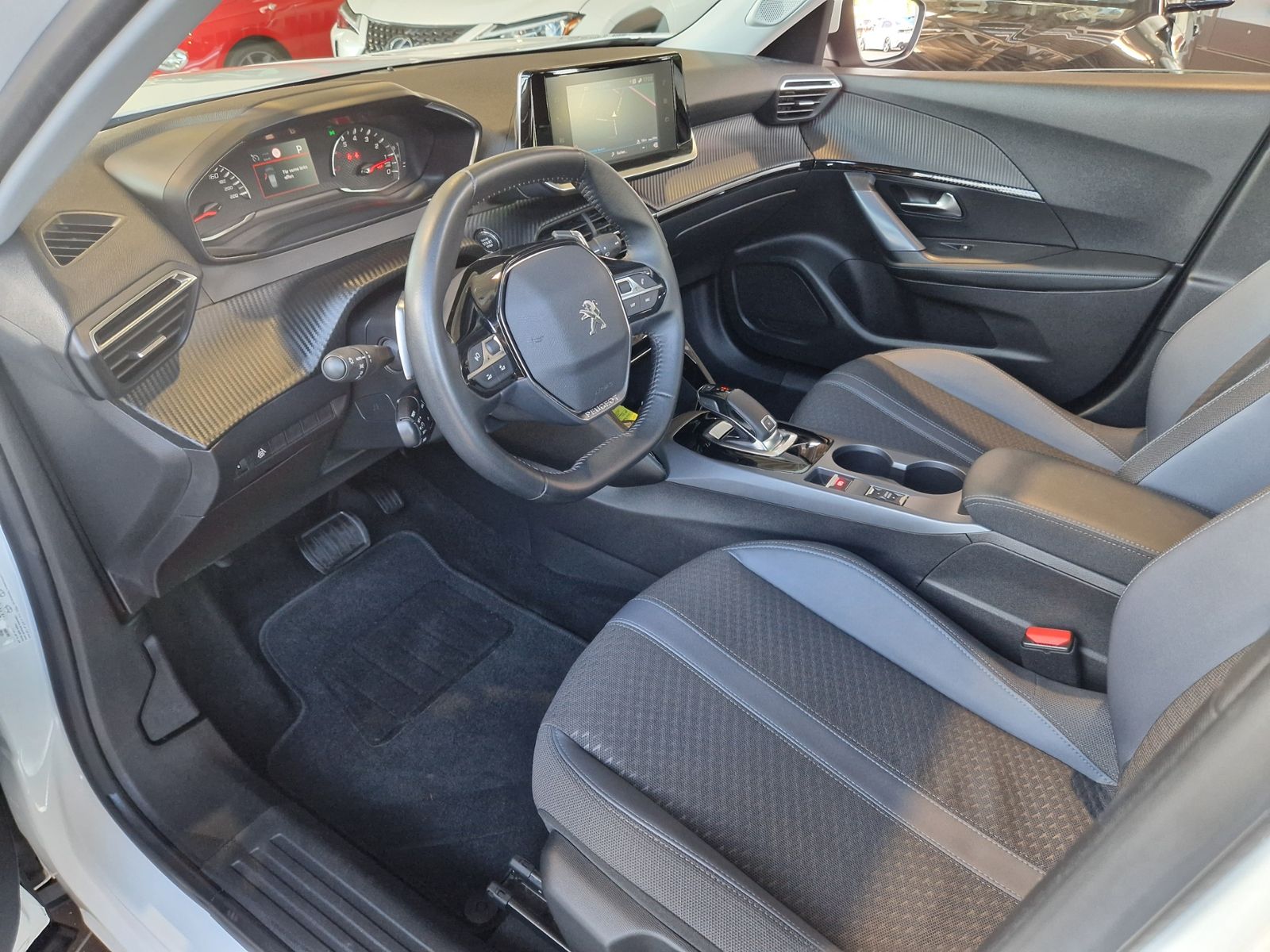 Fahrzeugabbildung Peugeot 2008 Allure PANO KLIMA LED NAVI ALU
