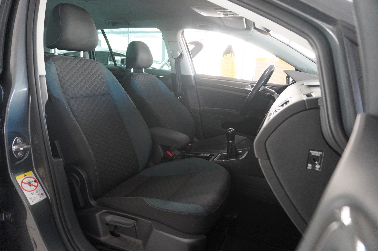 Fahrzeugabbildung Volkswagen Golf VII VAR. 1.6 TDI IQ-DRIVE NAVI/LED/ACC/AHK