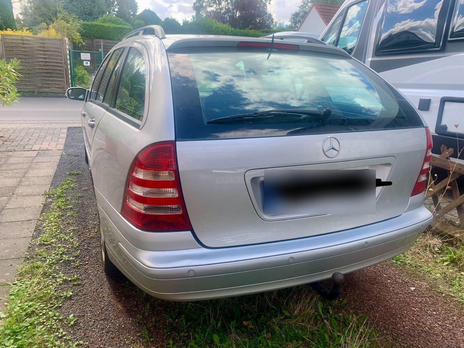 Mercedes-Benz C220 2006 — rear view