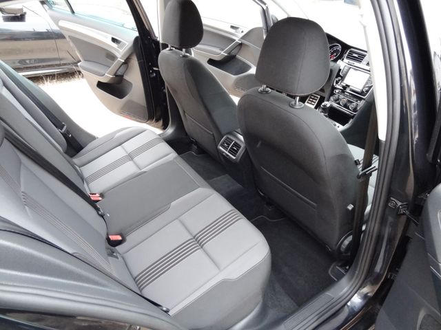 Fahrzeugabbildung Volkswagen Golf VII Lim. Allstar/ 2.Hd/SitzH/Navi/PDC/Tempo