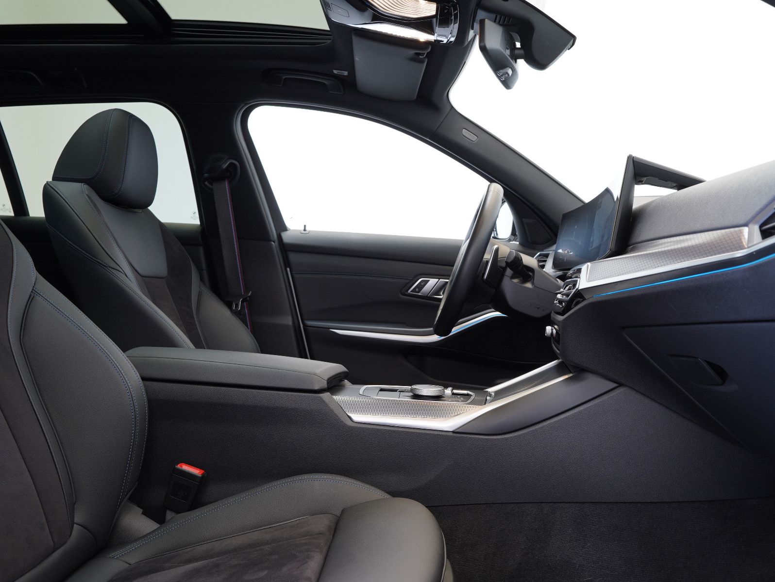 Fahrzeugabbildung BMW 320 i Touring M Sport SHADOW/WIDE/HEADUP/PANO
