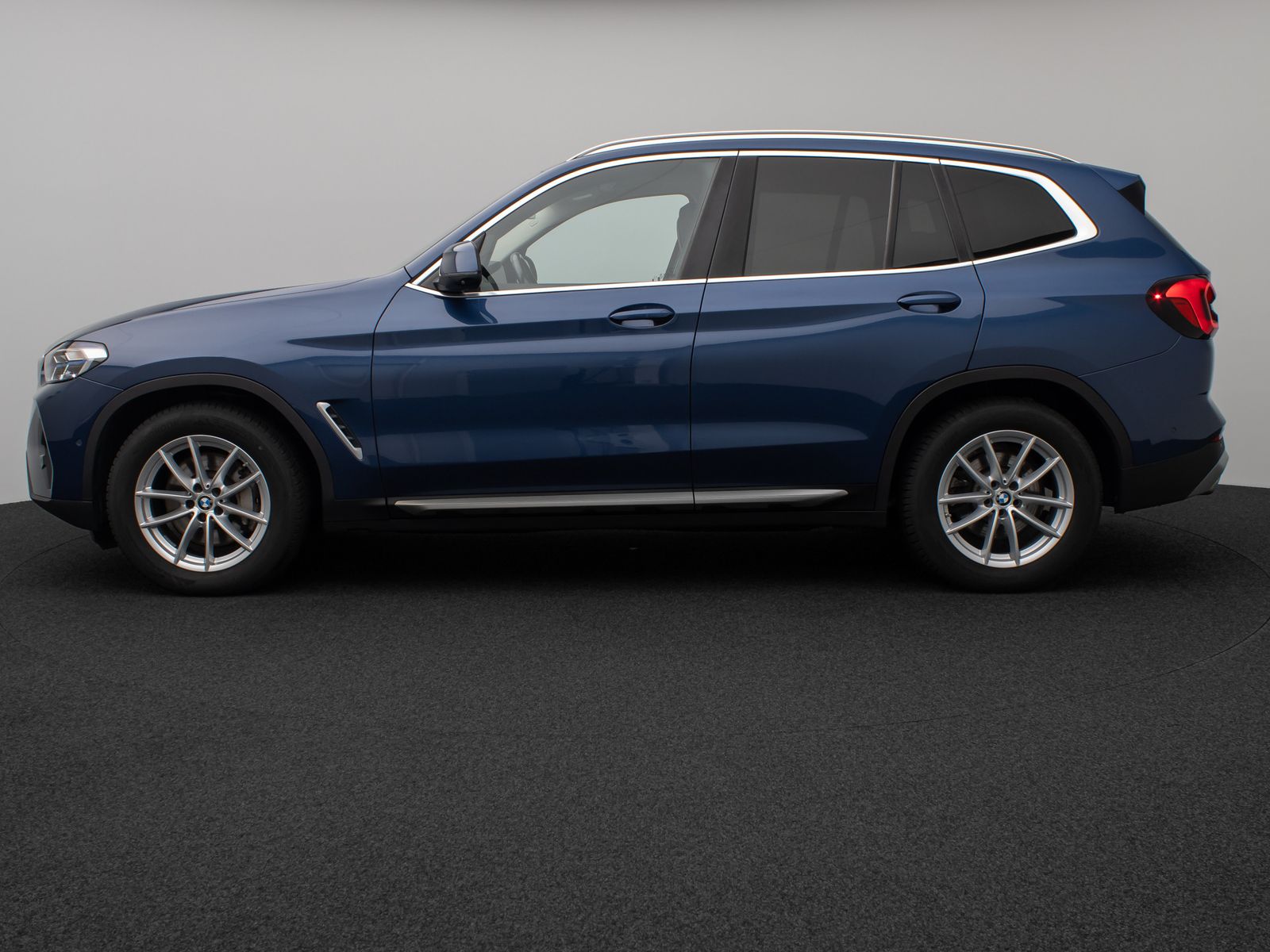Fahrzeugabbildung BMW X3 xD30d 360°Laser HUD HiFi AHK Komfort Sport