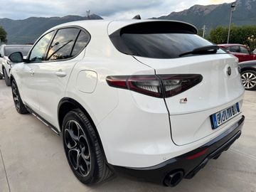 Alfa-Romeo Stelvio - 5