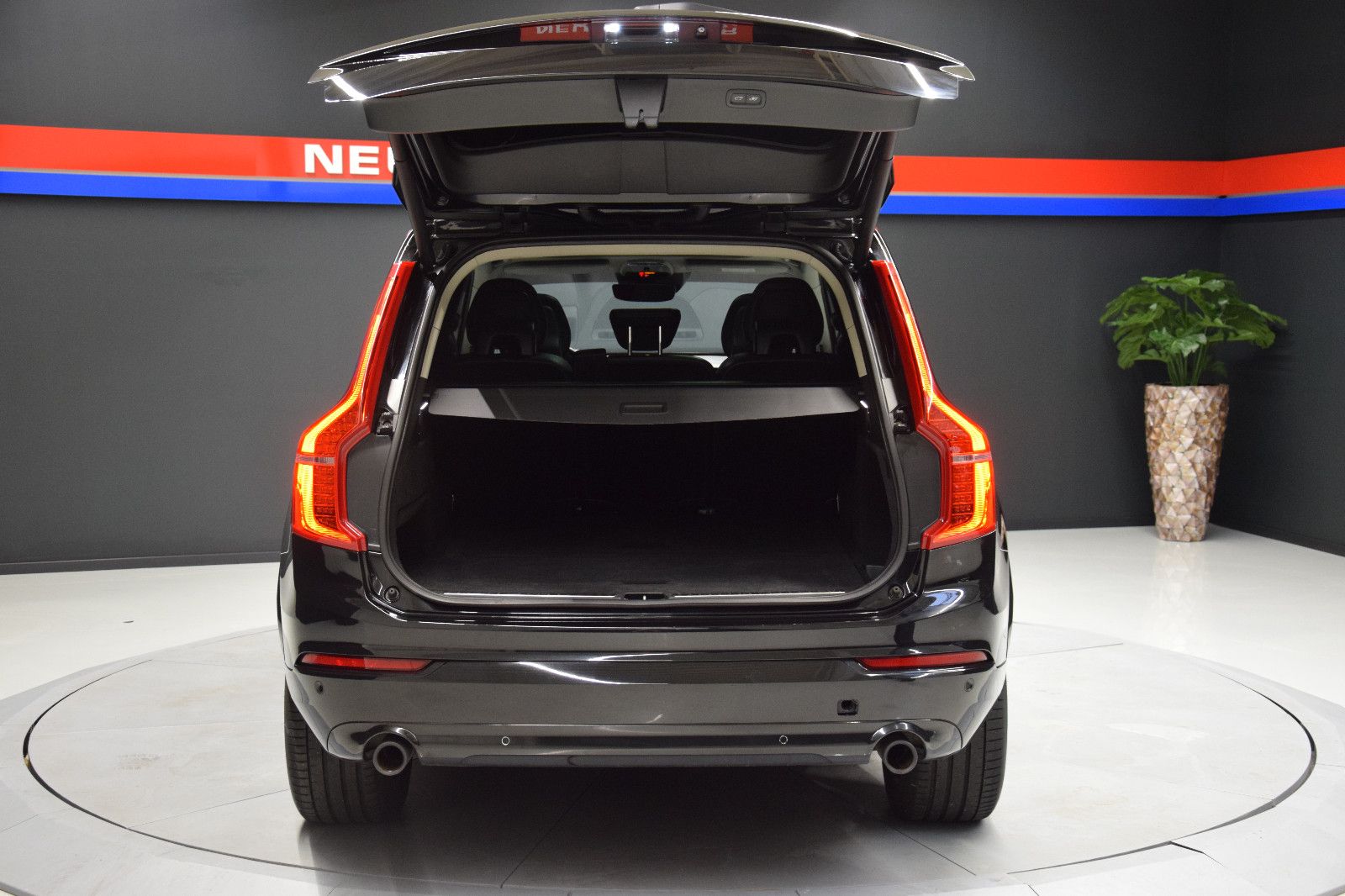 Fahrzeugabbildung Volvo XC 90 Momentum AWD ACC HUD PANO VZE Vollleder