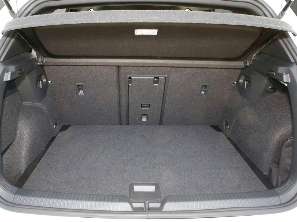 Volkswagen Golf VIII Lim.1.5 eTSI DSG Black Style R-Line, миниатюра 6