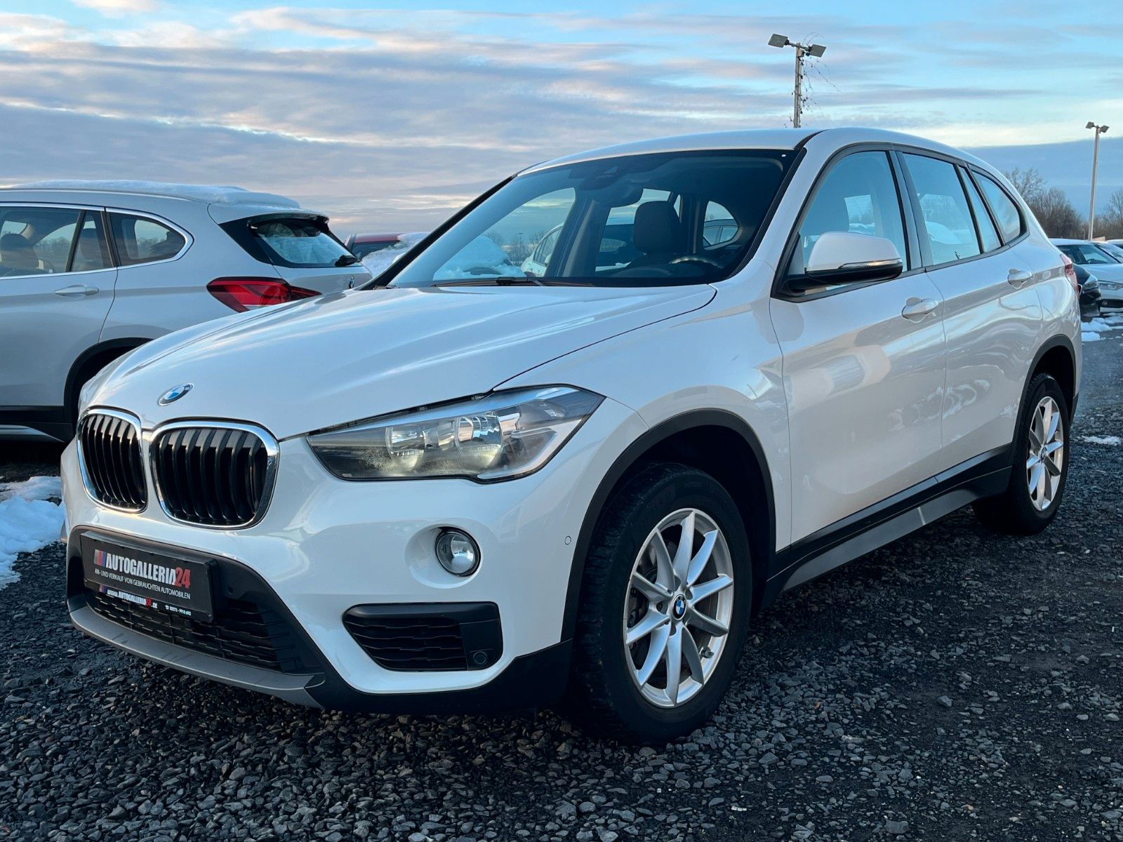 Fahrzeugabbildung BMW X1 sDrive18i Navi Tempomat 1.HAND SHZ PDC SPORT