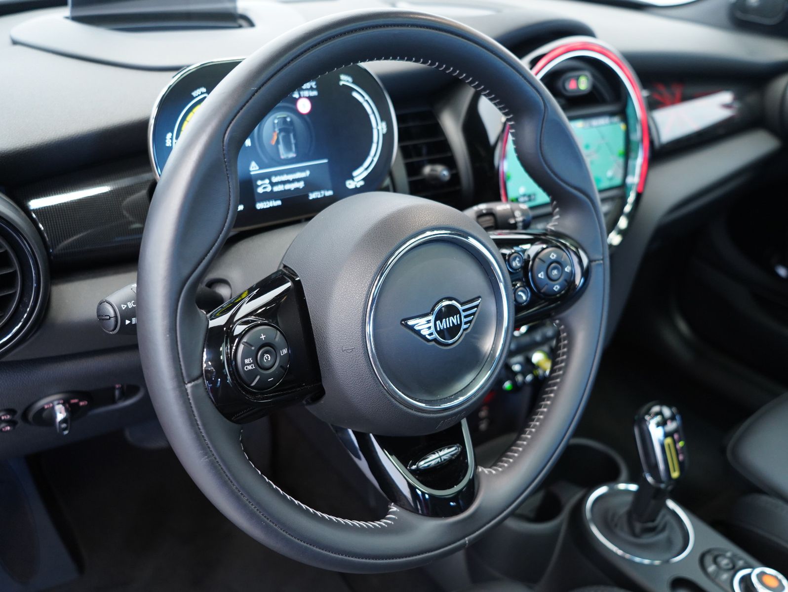 Fahrzeugabbildung MINI COOPER SE Trim XL YOURS/PANO/LEDER/HUD/SOH