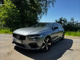 Volvo V90 T8 AWD R-Design Plug-in Hybrid Panorama HUD - Volvo V90 R-Design mit Hybrid-Antrieb (Benzin/Elektro)