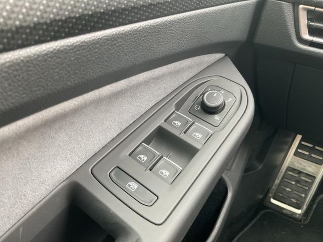Golf Variant 8 VIII R-Line 1.5 eTSI Navi Rear Vi