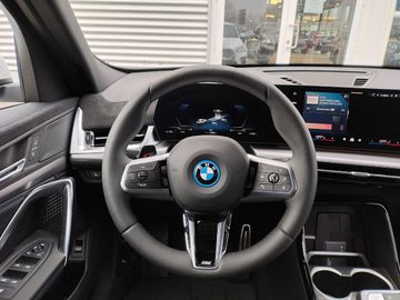 BMW iX2 eDrive20 M Sportpaket DAB LED Komfortzg.