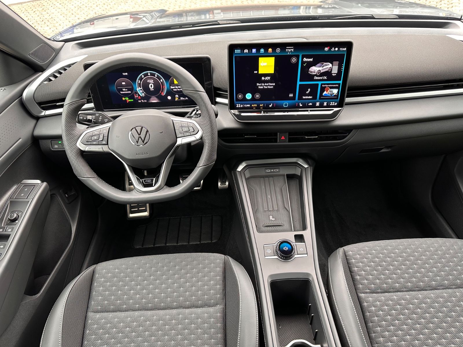 Fahrzeugabbildung Volkswagen T-Roc R Line 1.5 eTSI DSG APP/ACC/AHK/LED/eHeck
