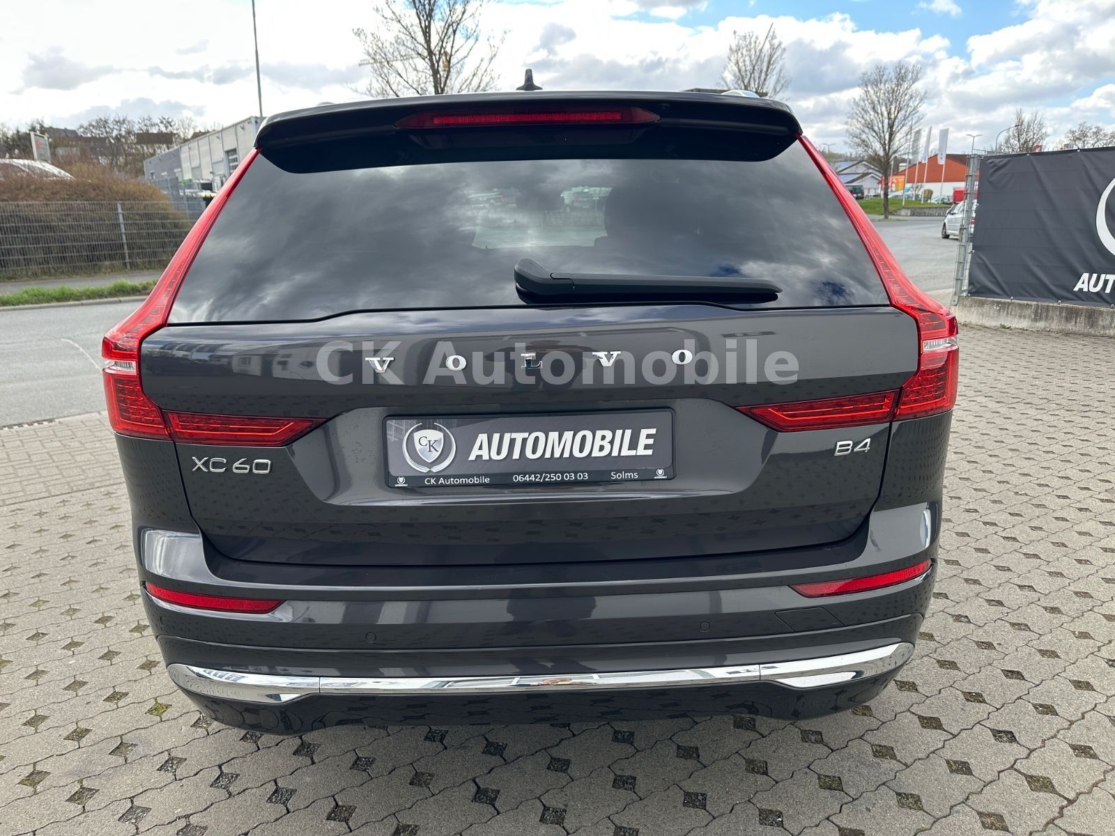 Fahrzeugabbildung Volvo XC60 B4 Plus Bright 2WD/Navi/Leder/Kam/LED/AHK