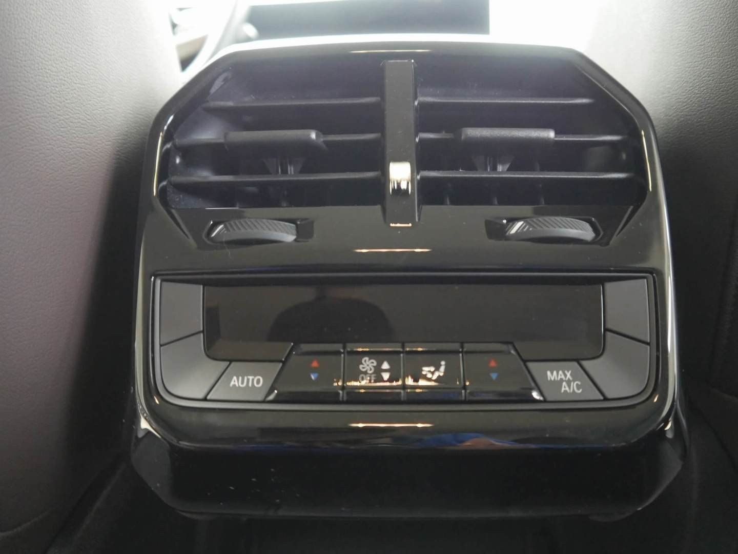 Fahrzeugabbildung BMW iX xDrive45 HK Surroung, Lenkradhzg, 21" Aerodyn