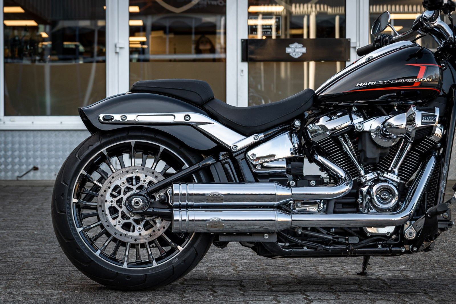 Fahrzeugabbildung Harley-Davidson FXBR Breakout 117 cui - Jekill & Hyde