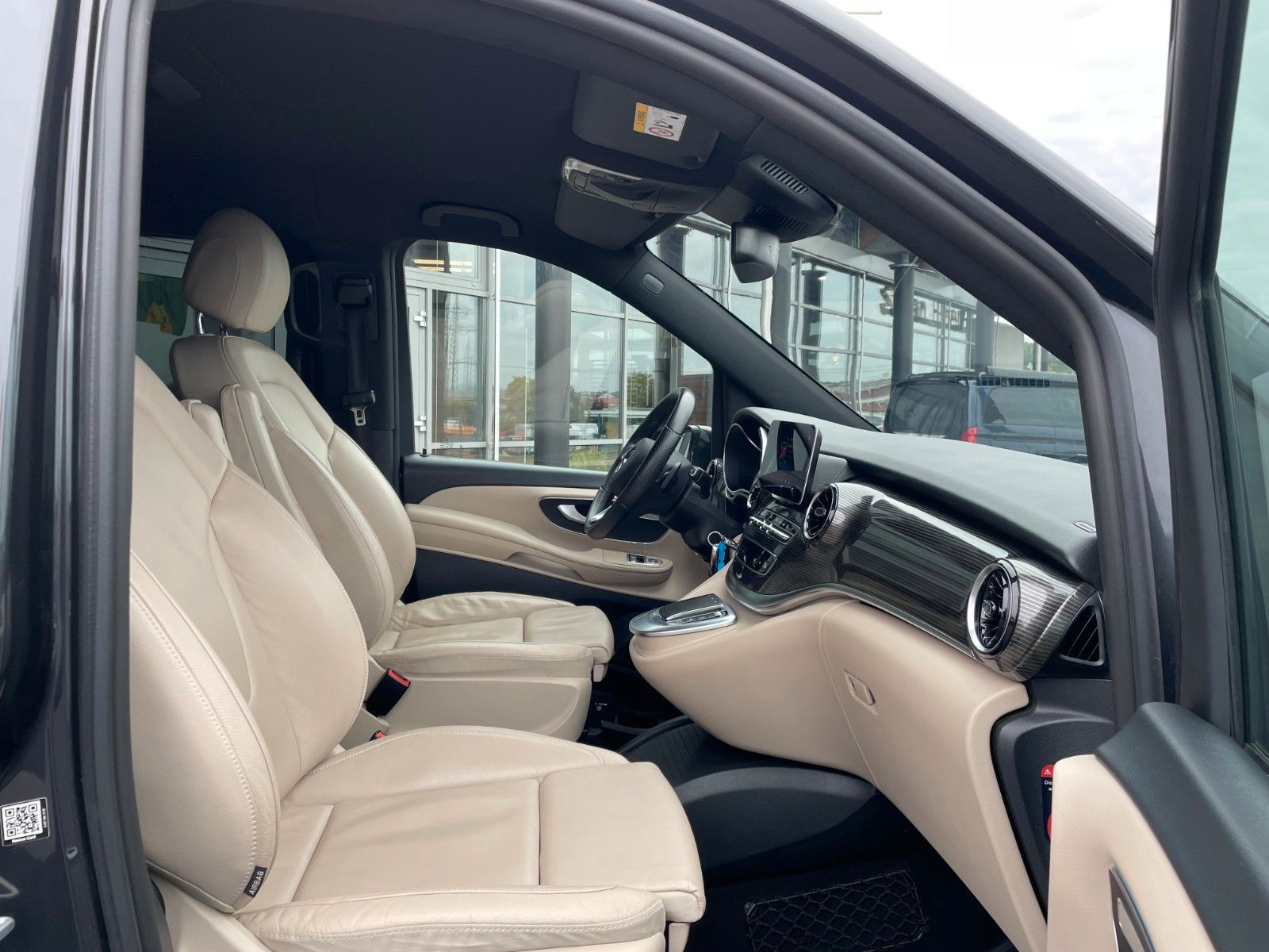 Fahrzeugabbildung Mercedes-Benz V 300 d AVA ED 4MATIC Sitzklima Burmester 6Sitze