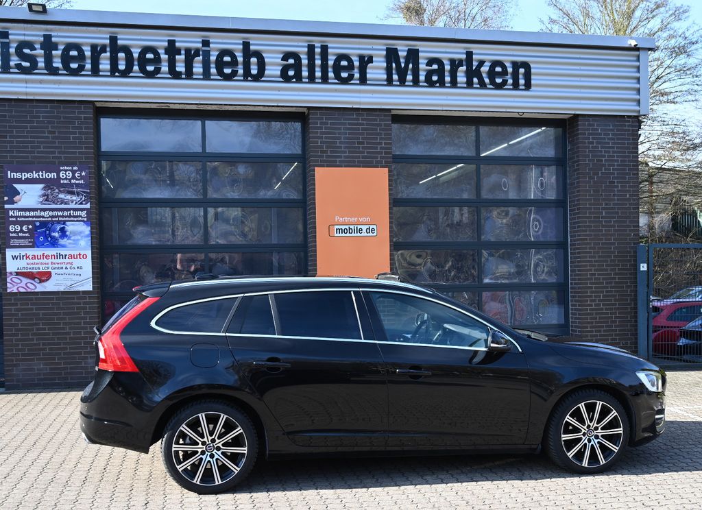 VOLVO V60 Kombi D4 Summum Leder Schiebedach Navi VOLL VOLVO V60 Kombi D4 Summum Leder Schiebedach Navi VOLL