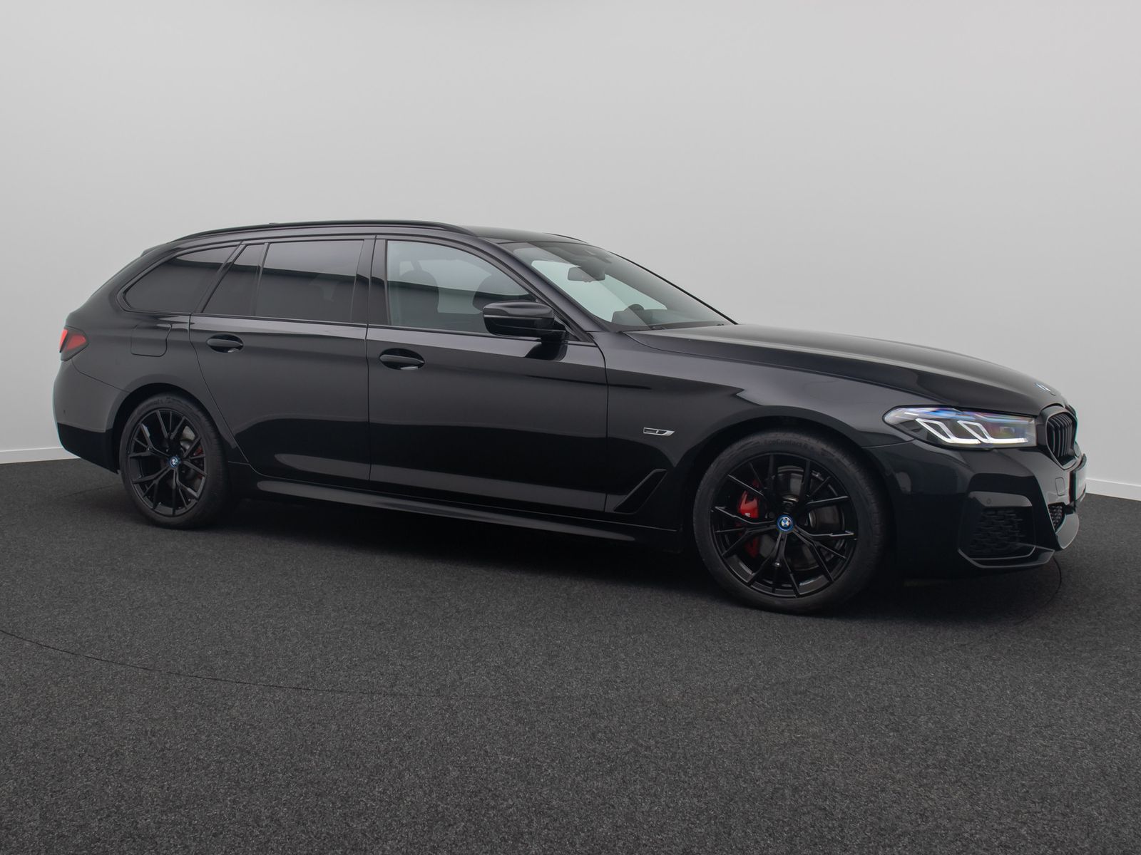 Fahrzeugabbildung BMW 530e xD M Sport HUD DAB Laser Kamera 4xKlima 19"