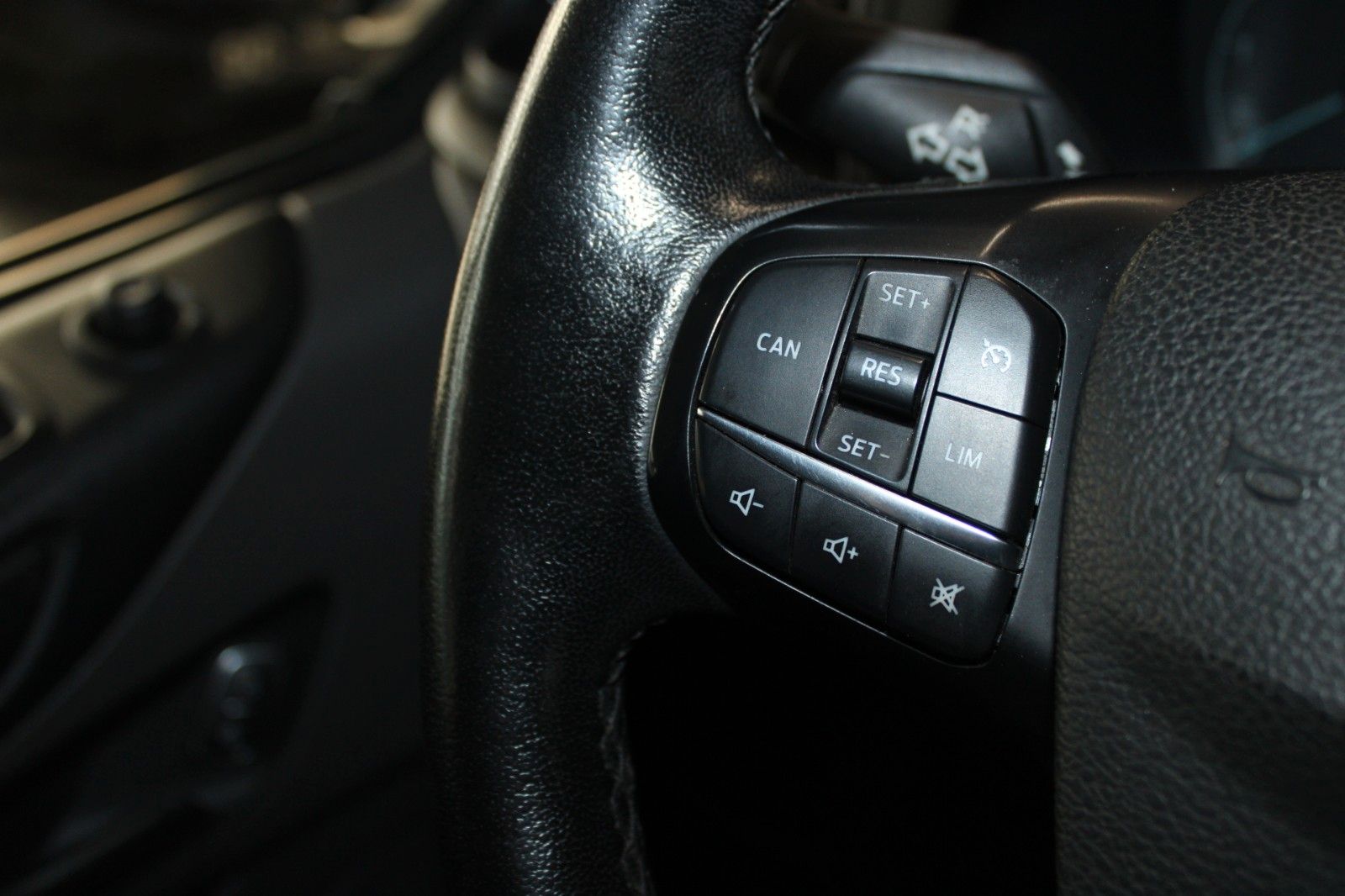 Fahrzeugabbildung Ford Transit Custom TREND L1 Kasten AHK KLIMA 1.Hand