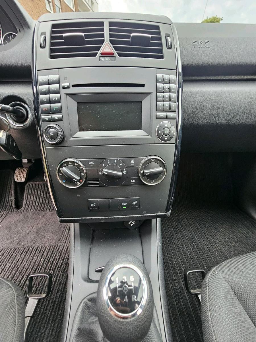 Mercedes-Benz A180 2009 — photo 13