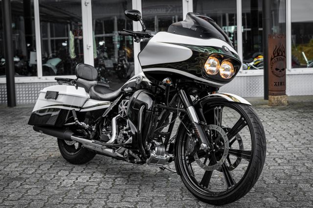 Fahrzeugabbildung Harley-Davidson CVO  ROAD GLIDE FLTRXSE - JEKILL&HYDE - 26 ZOLL