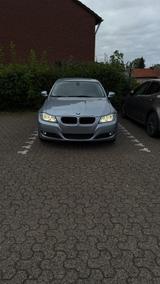 BMW 318i E90 - BMW 318: E90