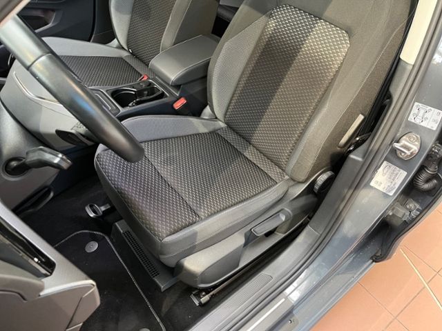 Fahrzeugabbildung Volkswagen Golf Variant VIII 1.5 TSI DSG ACTIVE NAVI KAMERA