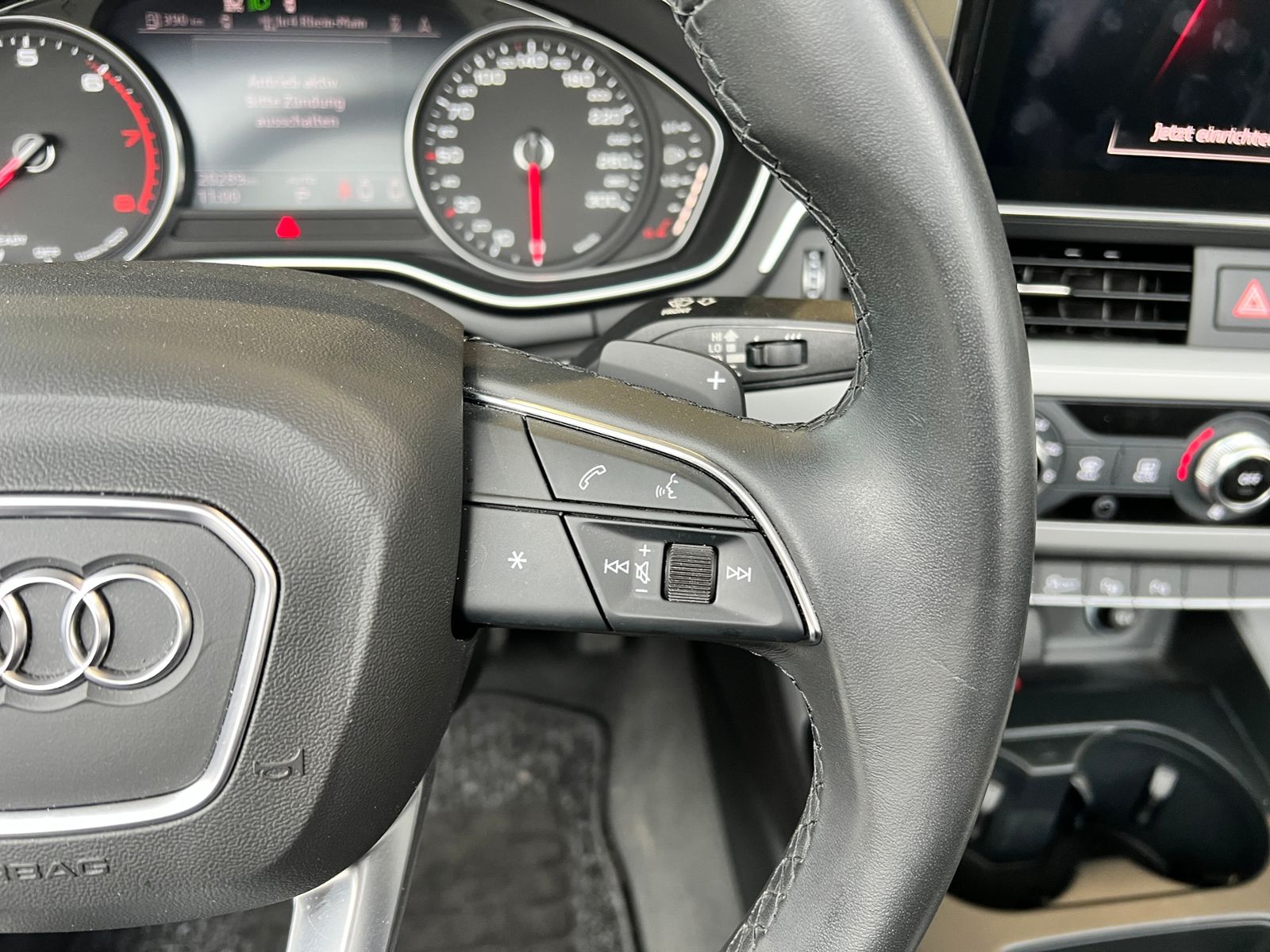 Fahrzeugabbildung Audi A5 Cabriolet 40 TFSI quattro HUD LED NAV RFK SHZ