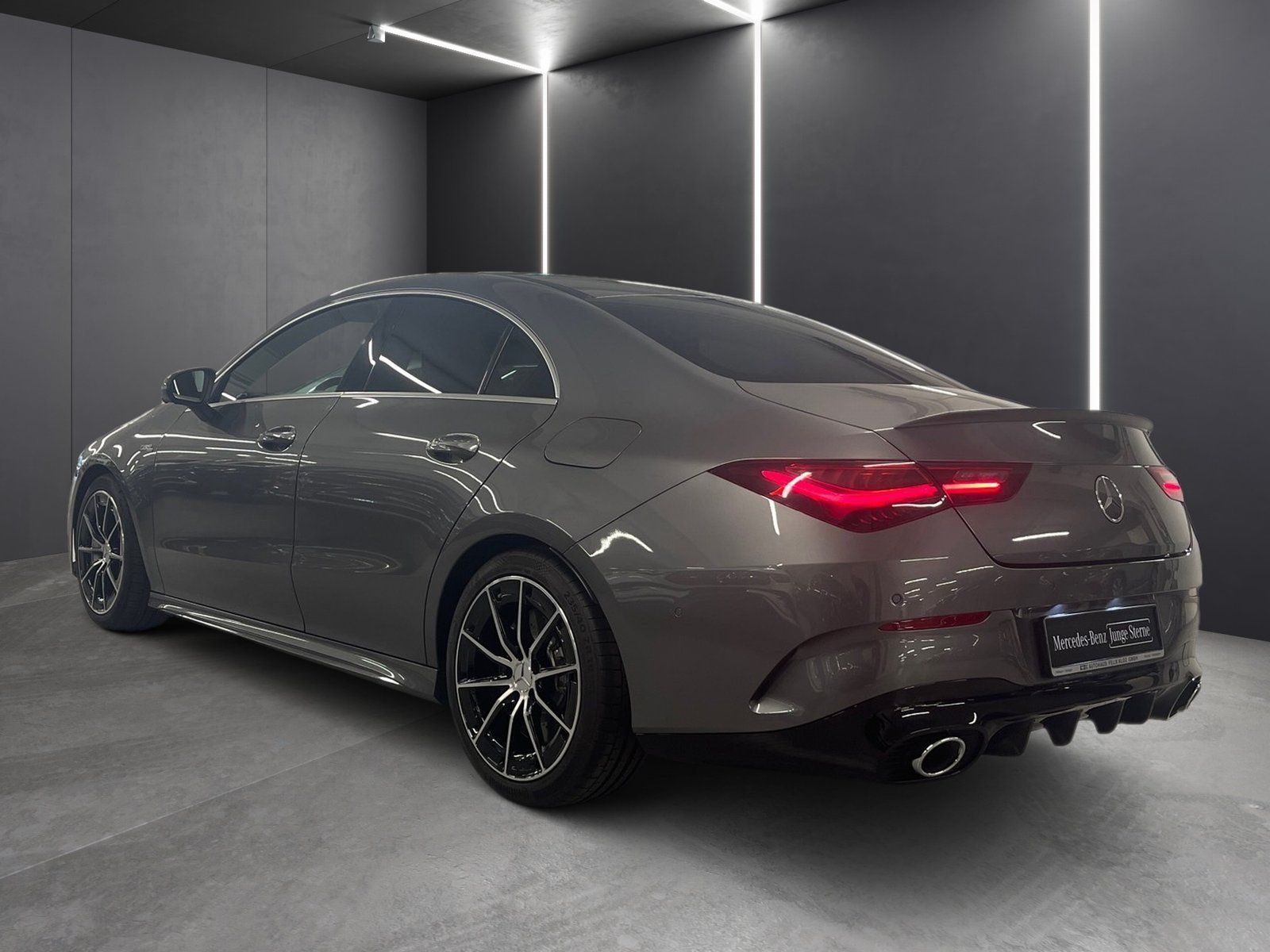 Fahrzeugabbildung Mercedes-Benz CLA 35 AMG 4M +*Pano*HUD*MuBeam*Distro*AHK*360°*