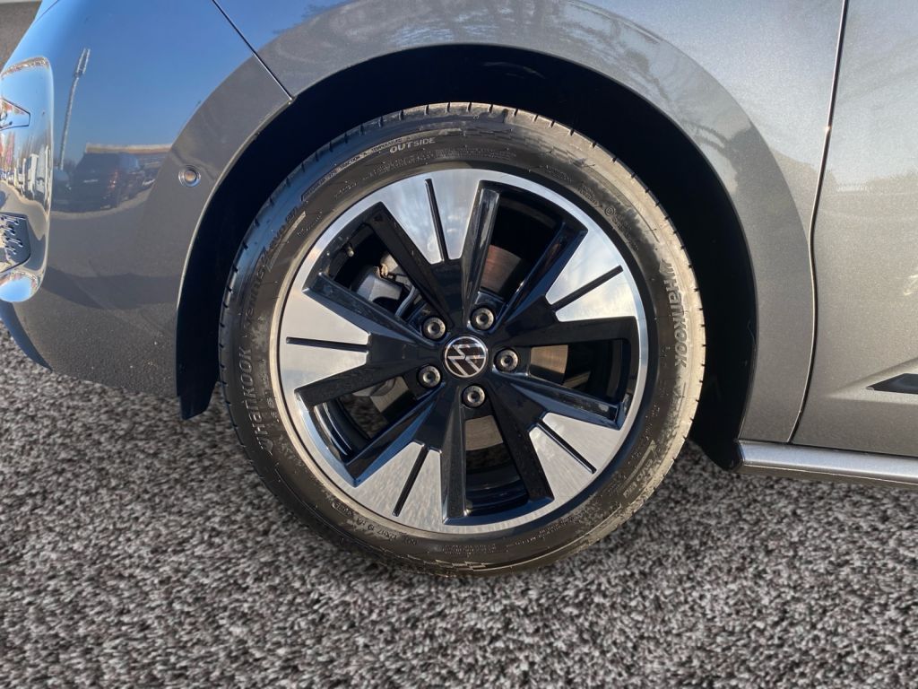 Fahrzeugabbildung Volkswagen T7 Multivan TDI LÜ EDITION *Matrix*AHZV*19"*STHZ