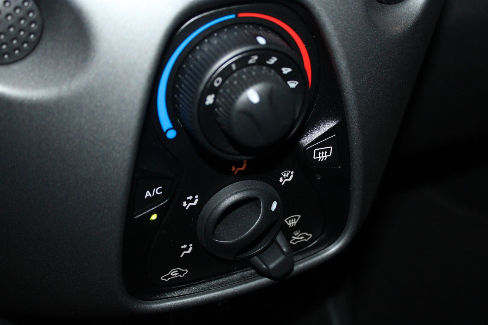 Fahrzeugabbildung Toyota Aygo x-sky 5trg Automatik Klima Faltdach Kamera