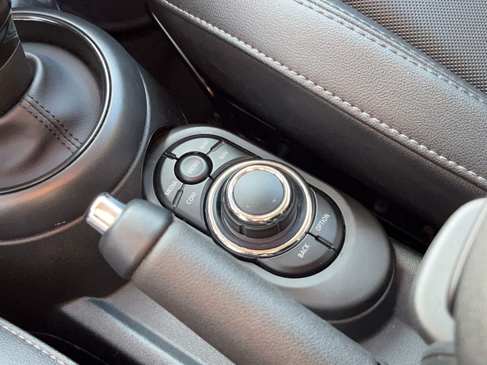 Fahrzeugabbildung MINI COOPER 5-trg.*Automatik*Navi*ViCo*Aktionsangebot
