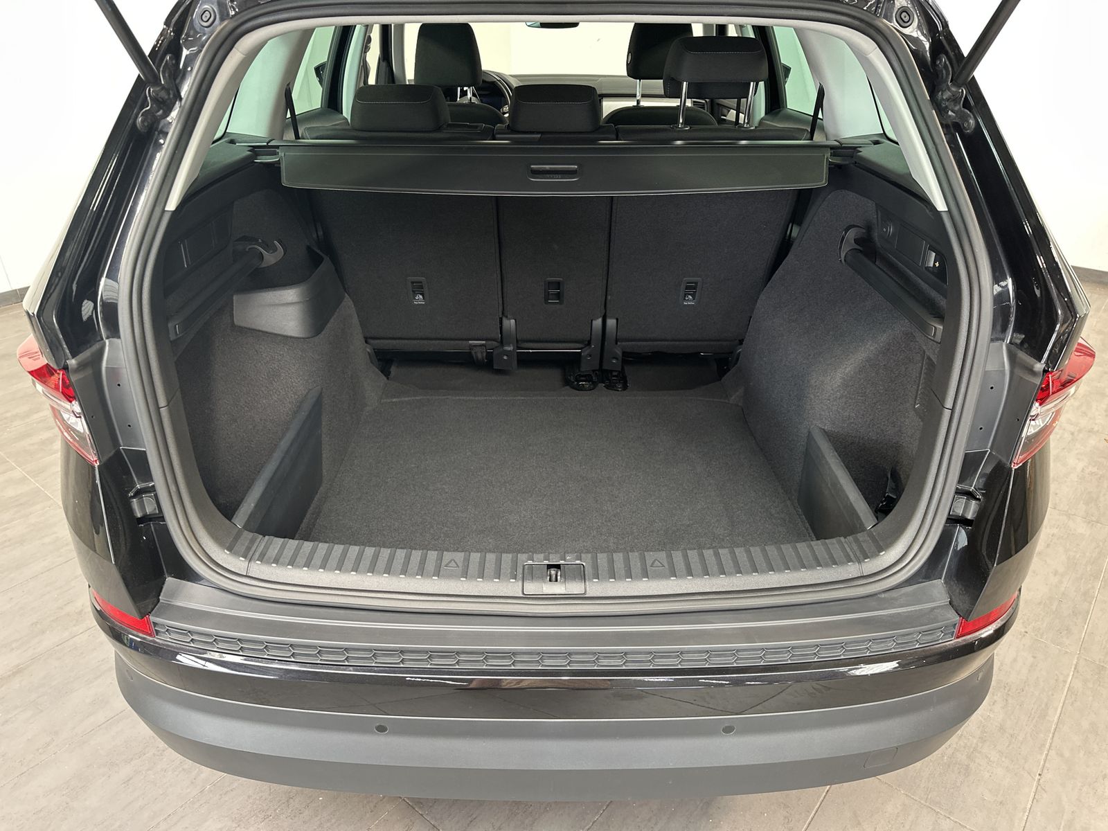 Fahrzeugabbildung SKODA Kodiaq Ambition NAV+LED+ACC+AHK+KAMERA+CARPLAY