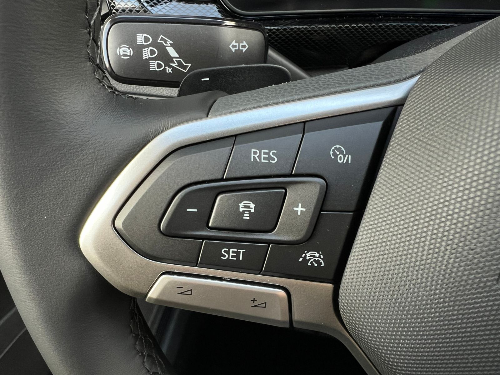 Fahrzeugabbildung Volkswagen T-Cross Life 1.0 TSI DSG *IQ.Light, Climatronic,