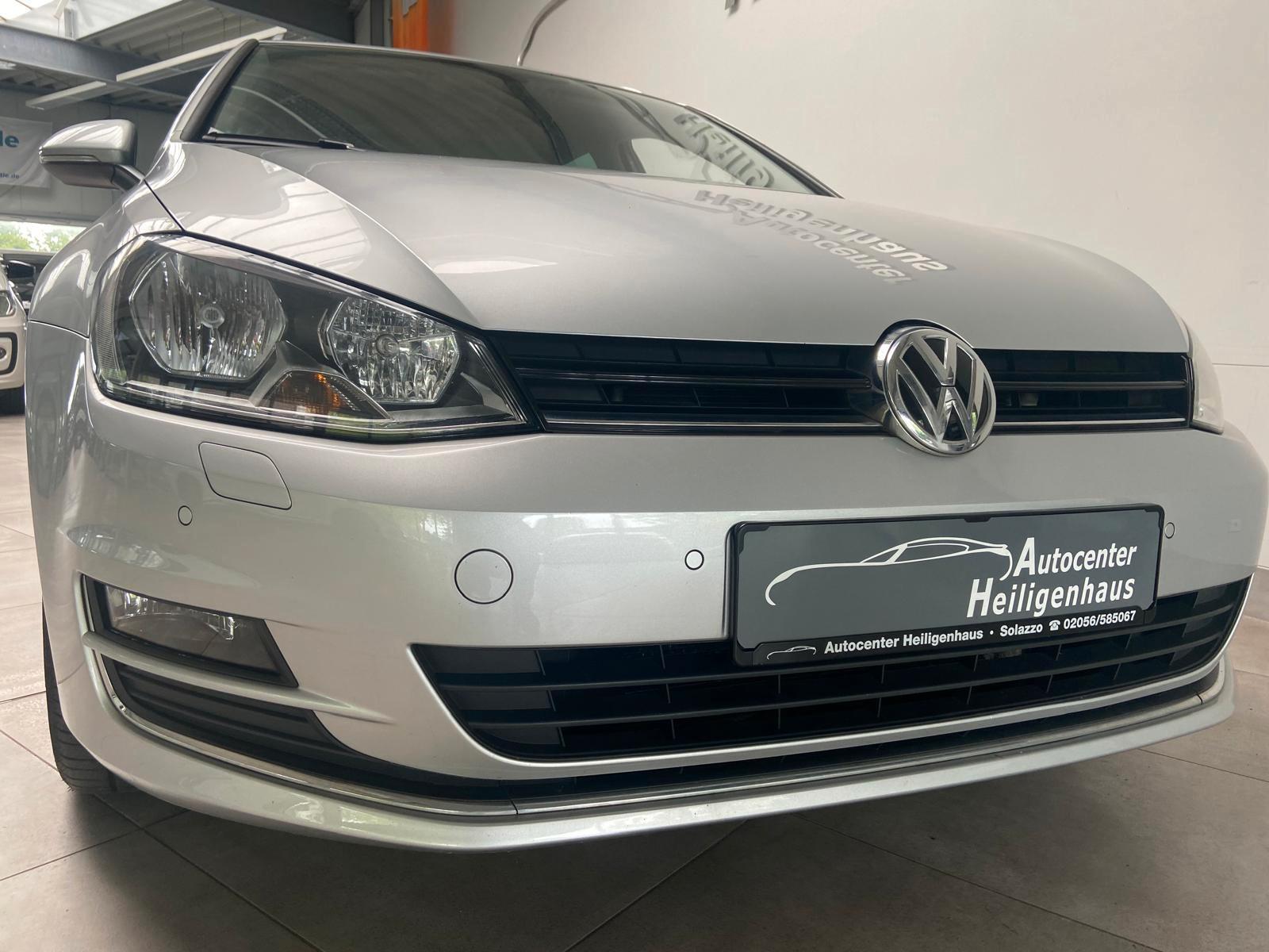 Volkswagen Golf VII Var DSG Navi Sitzheiz Tempomat PDC V+H