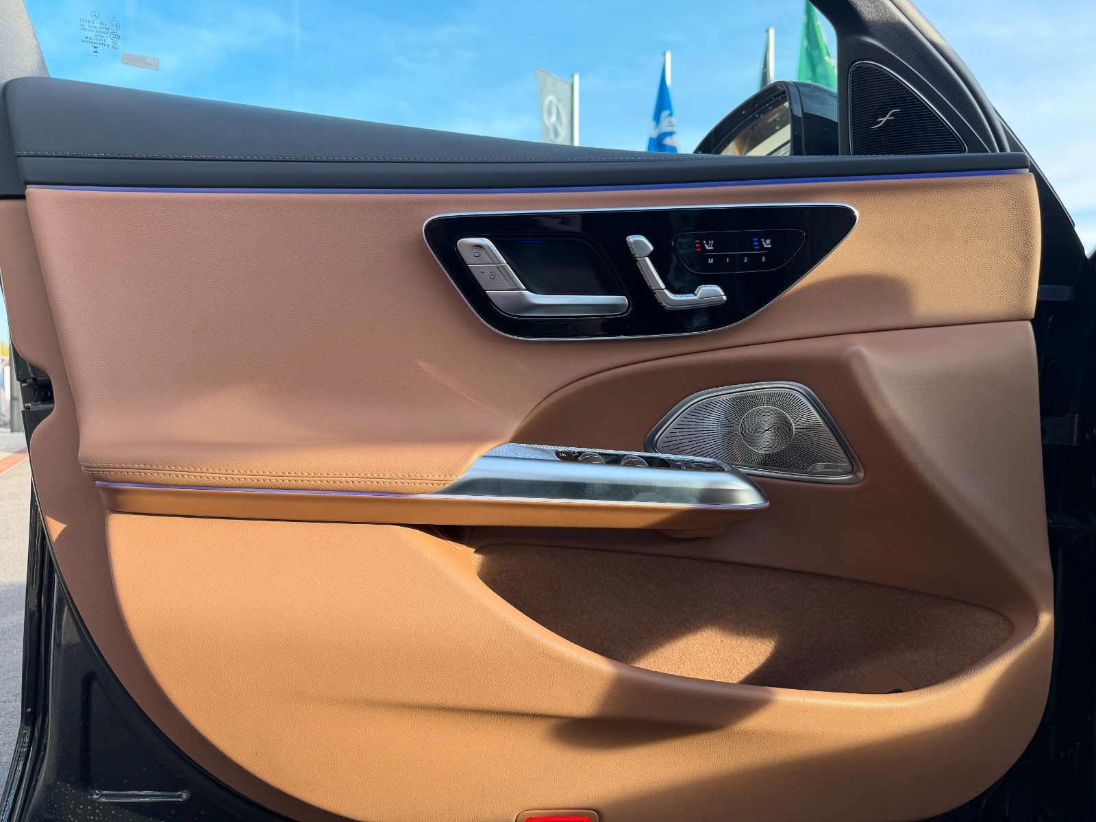 Fahrzeugabbildung Mercedes-Benz E 300de T 4M+AMG+HUD+RFK+360+BUR+AHK+SPUR+DIS+