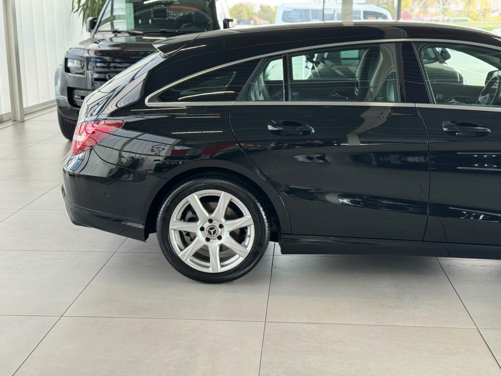 Fahrzeugabbildung Mercedes-Benz CLA 180 Shooting Brake Urban "LED + Business-P."